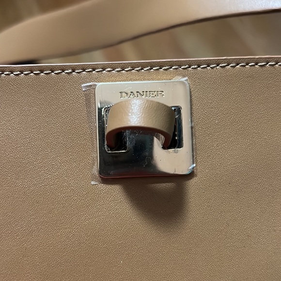 Danier crossbody - Picture 3 of 5